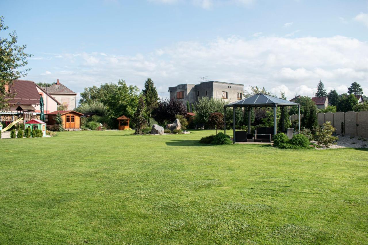 Hostinec a penzion U sv. Mikuláše Hať Esterno foto