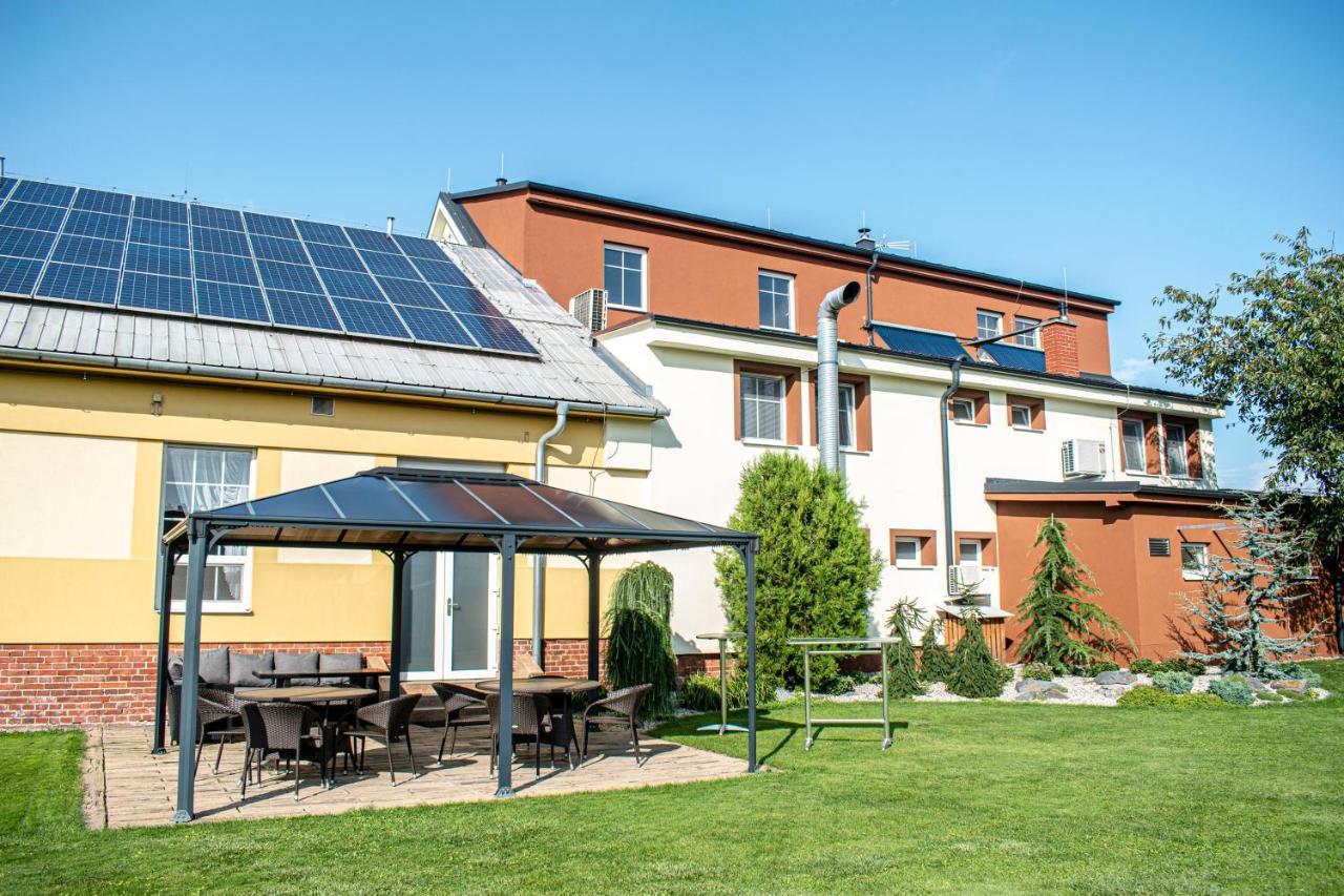 Hostinec a penzion U sv. Mikuláše Hať Esterno foto
