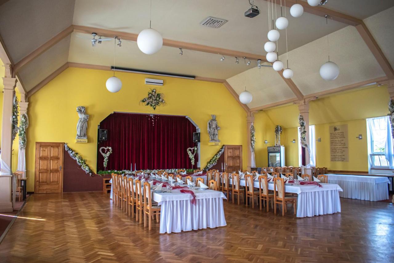 Hostinec a penzion U sv. Mikuláše Hať Esterno foto