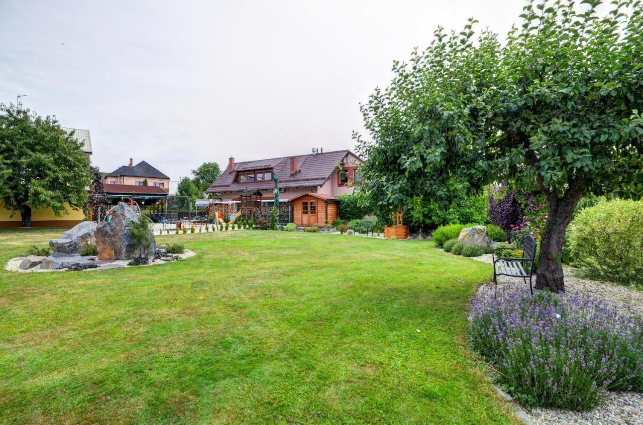Hostinec a penzion U sv. Mikuláše Hať Esterno foto