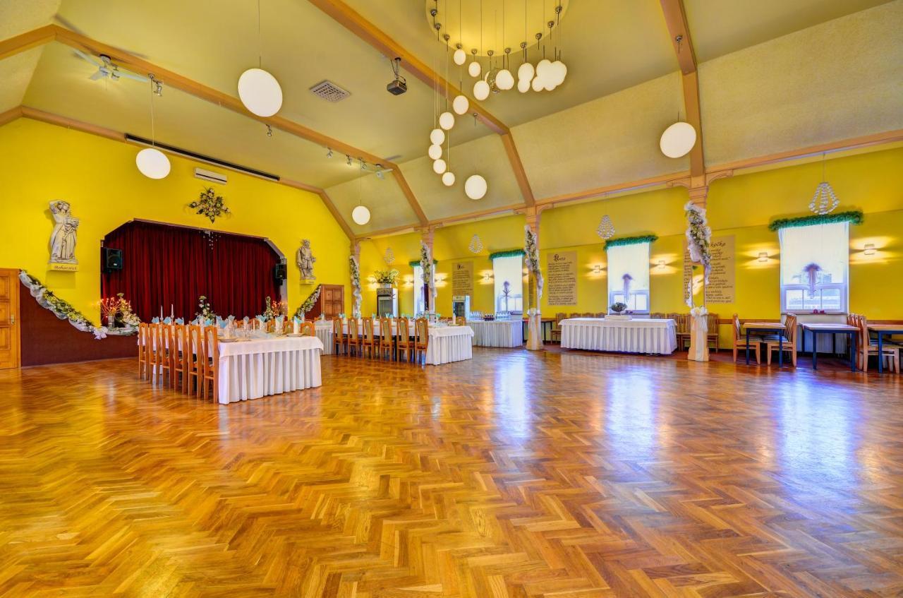Hostinec a penzion U sv. Mikuláše Hať Esterno foto
